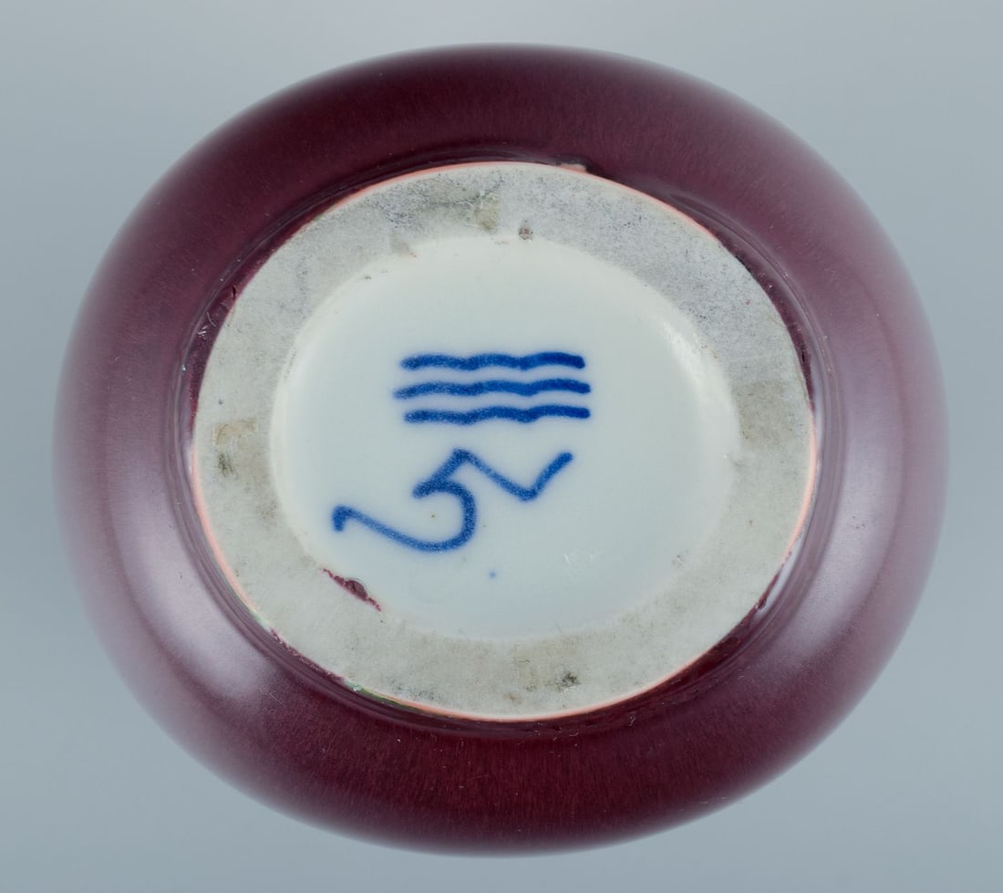 Nils Thorsson for Royal Copenhagen. Large ceramic vase with ox-blood glaze. Mid-20th C. - 8