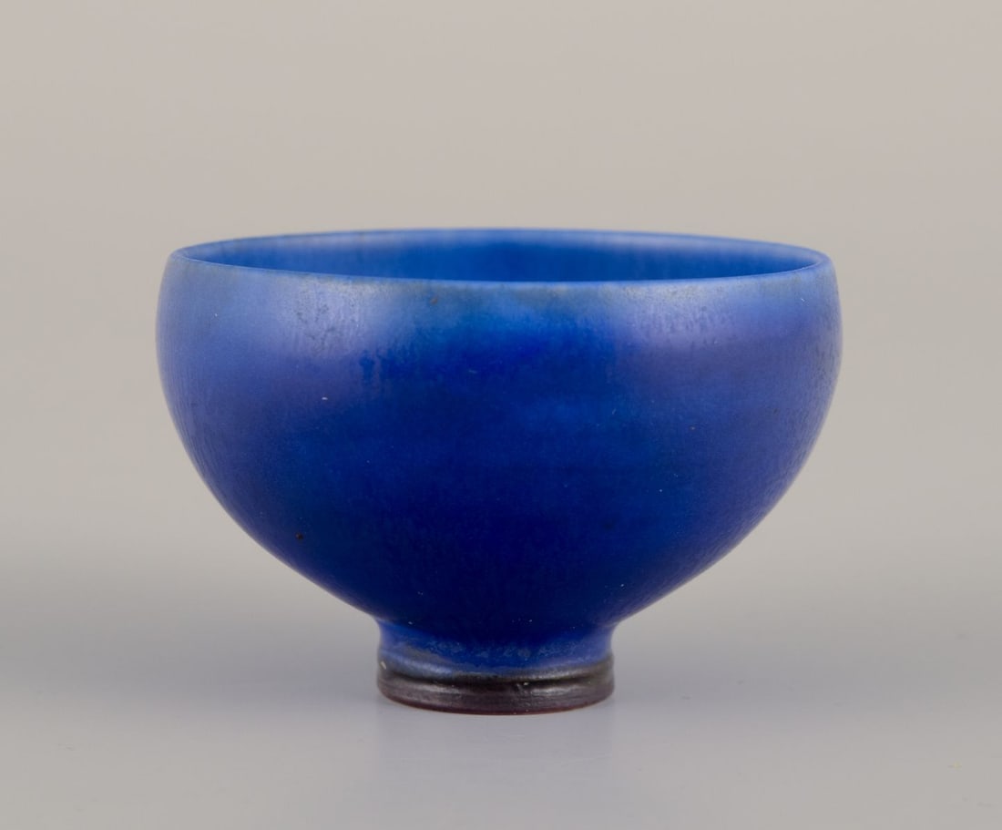 Berndt Friberg for Gustavsberg Studio. Miniature bowl in glazed ceramic. Mid-20th C. - 3