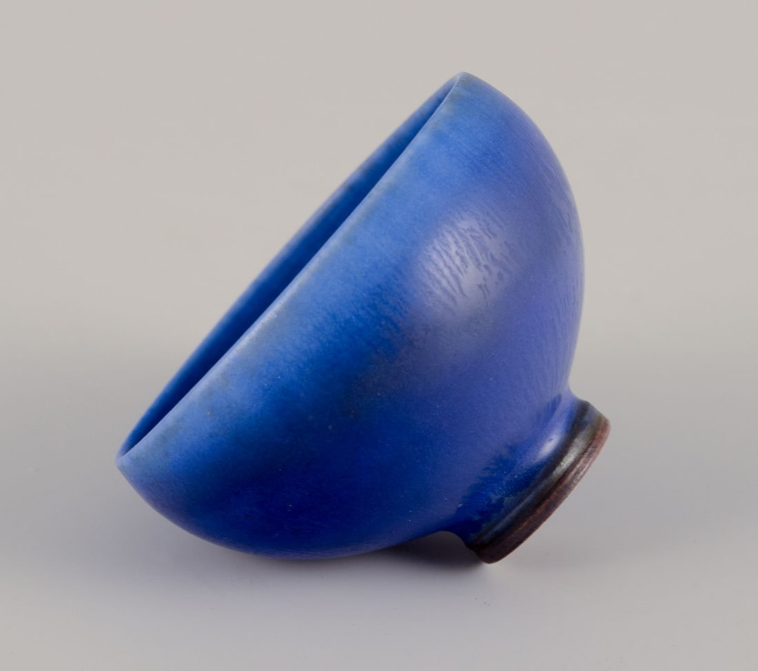 Berndt Friberg for Gustavsberg Studio. Miniature bowl in glazed ceramic. Mid-20th C. - 4