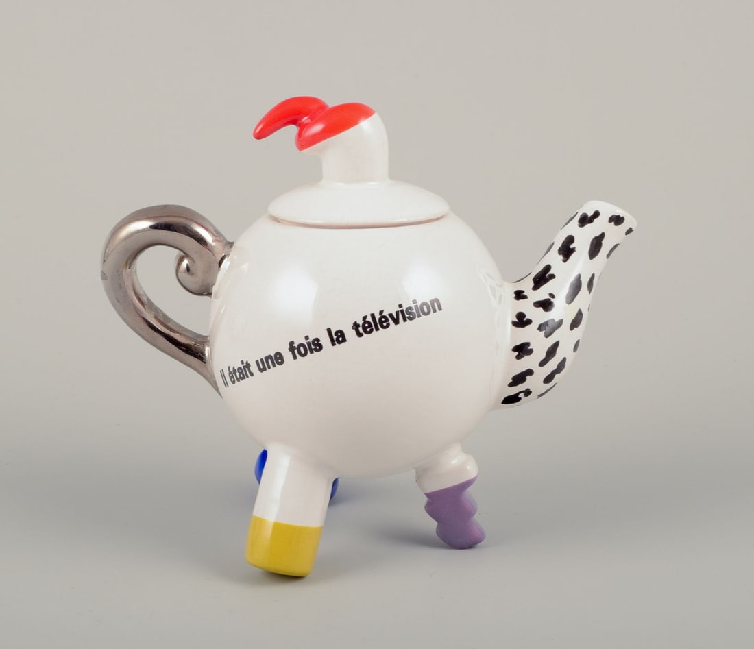 French studio ceramicist. Miniature teapot and sugar bowl. Abstract futuristic style. Late 20th C. - 3