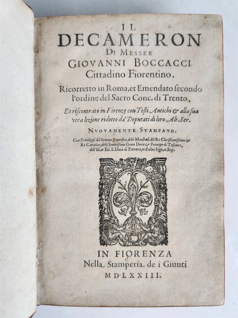 1573 DECAMERON by GIOVANNI BOCCACCHIO Giunti Press antique IMPORTANT EDITION: The Decameron. Florence, Filippo & Jacopo Giunti; 1573 by GIOVANNI BOCCACCHIO 18th-century binding marbled calf binding, spine with raised bands, gilt , red edges, marbled endpapers Beautiful woodcut