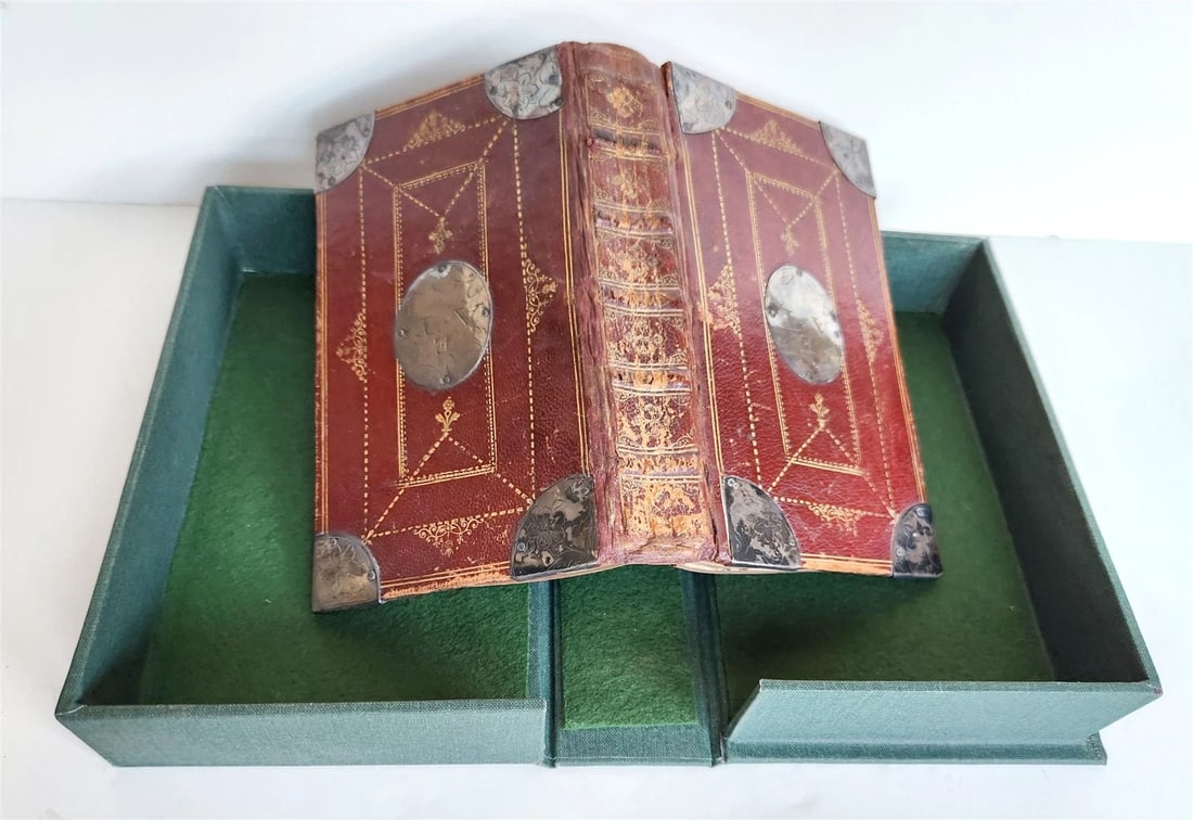 1715 BOOK of PSALMS antique in ENGLISH original binding w/ silver corners 18th C: The Book of Common Prayer. And Administration of the Sacraments, and other Rites and Ceremonies of the Church, According to the use of the Church of England; together with the Psalter or Psalms of Dav