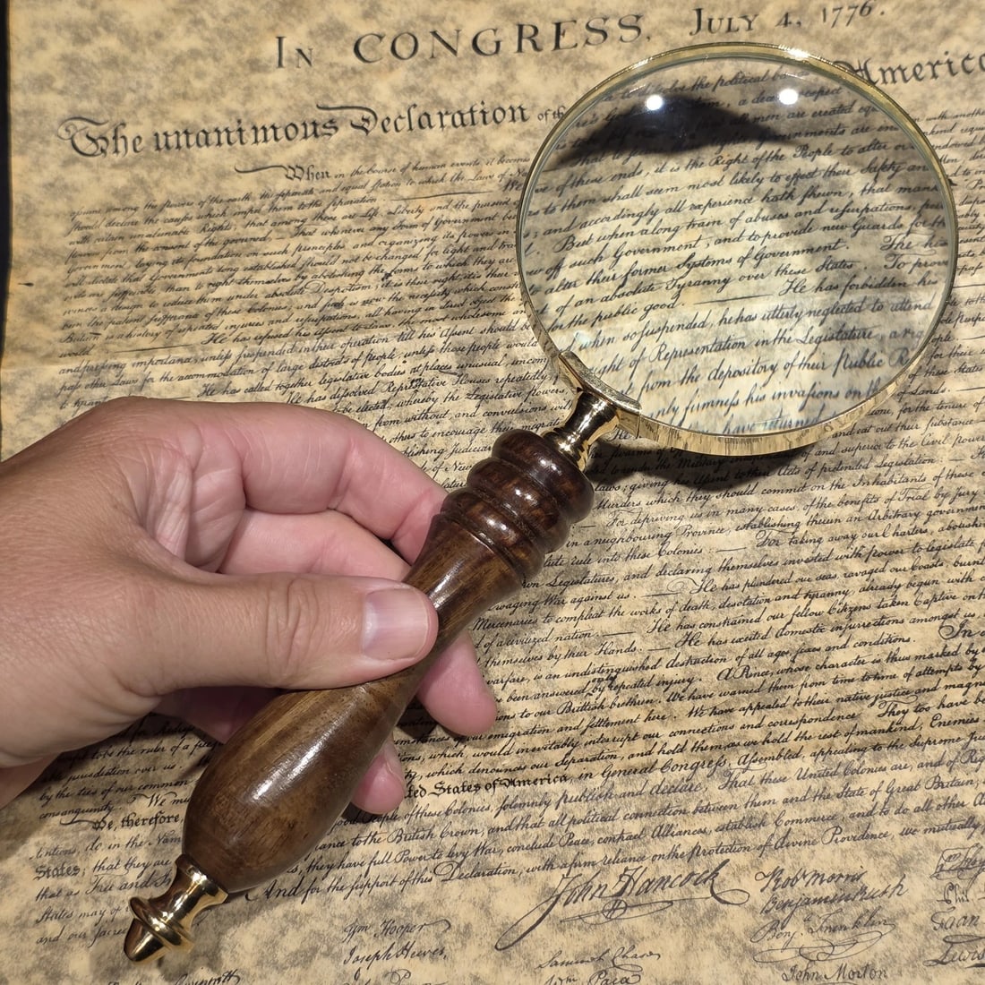 Magnifying Glass w Wood Turned Handle (1 of 9)
