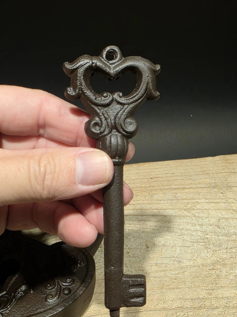 Cast Iron Heart Bridge Padlock Lock & Key - 10