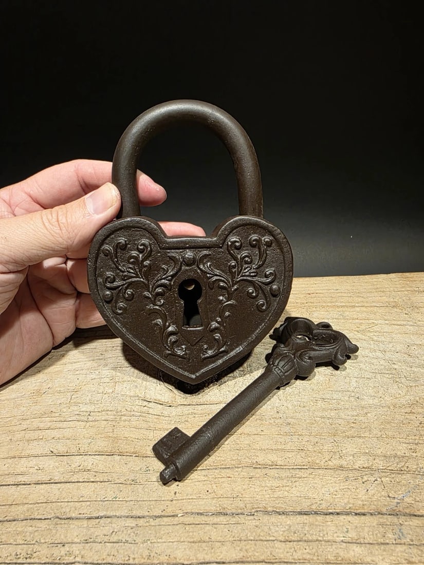 Cast Iron Heart Bridge Padlock Lock & Key - 12