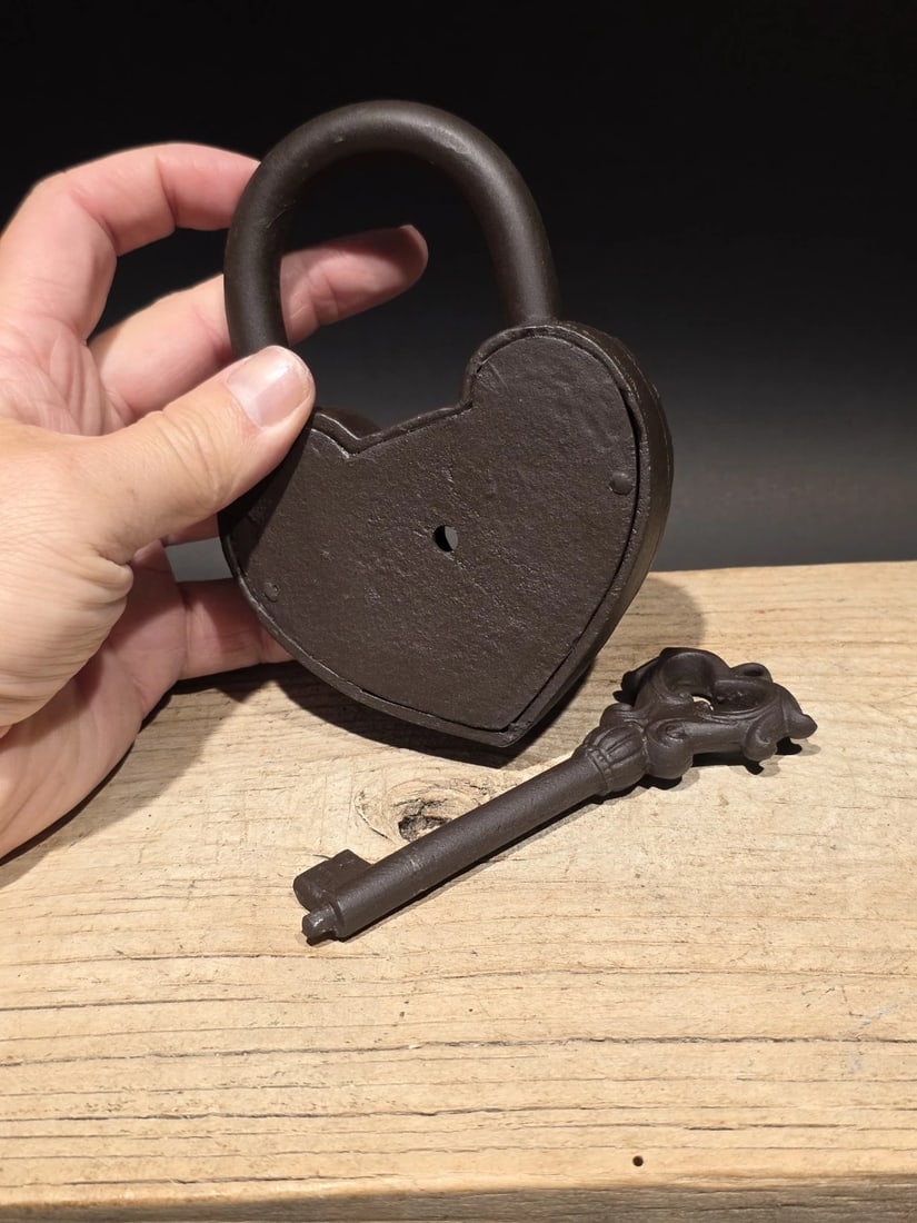 Cast Iron Heart Bridge Padlock Lock & Key - 13
