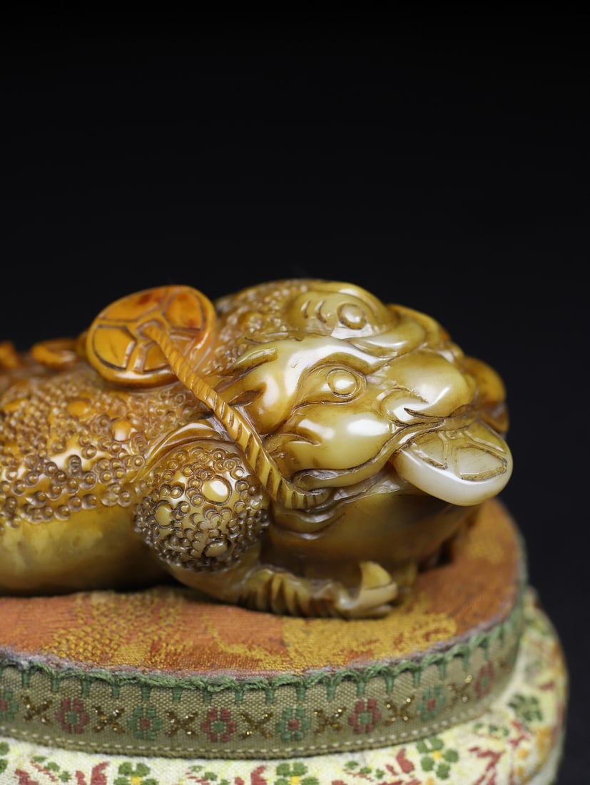 Vintage Yellow Shoushan Soapstone Hand-Carved Fortune Toad Statue - 2