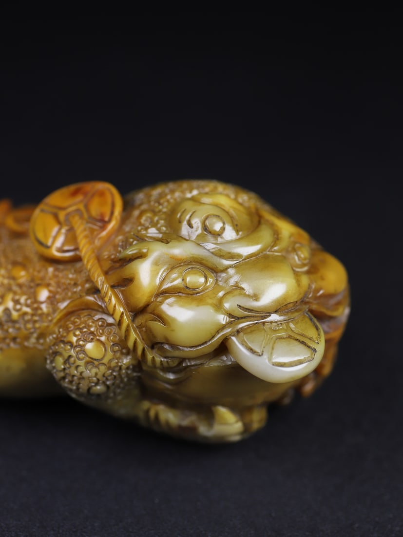 Vintage Yellow Shoushan Soapstone Hand-Carved Fortune Toad Statue - 3