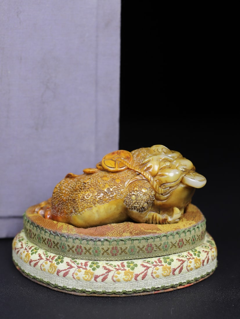Vintage Yellow Shoushan Soapstone Hand-Carved Fortune Toad Statue - 9