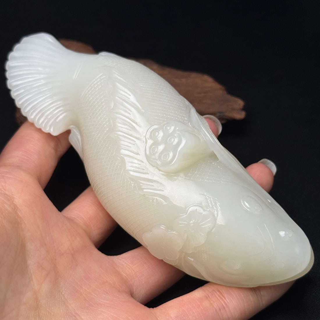 Old White Hetian Jade Fish Pendant Statue: Title: Old White Hetian Jade Fish Pendant Statue Origin: Chinese Date/Period: After2000 Materials: Hetian Jade Dimensions: 135x45x36(mm) 5.31x1.77x1.42(inches) Weight 0.56 lbs/254g Reserve: $1,100.00