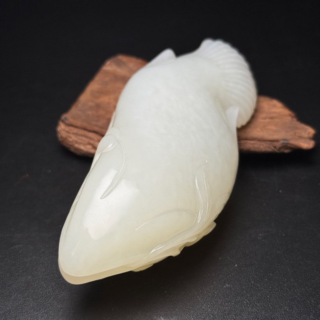 Old White Hetian Jade Fish Pendant Statue - 3