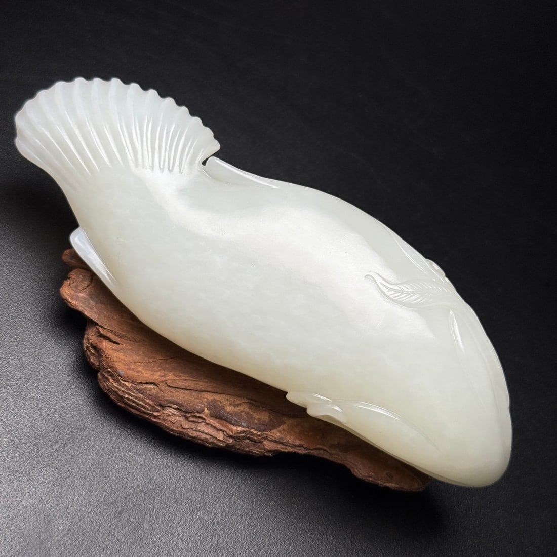 Old White Hetian Jade Fish Pendant Statue - 5