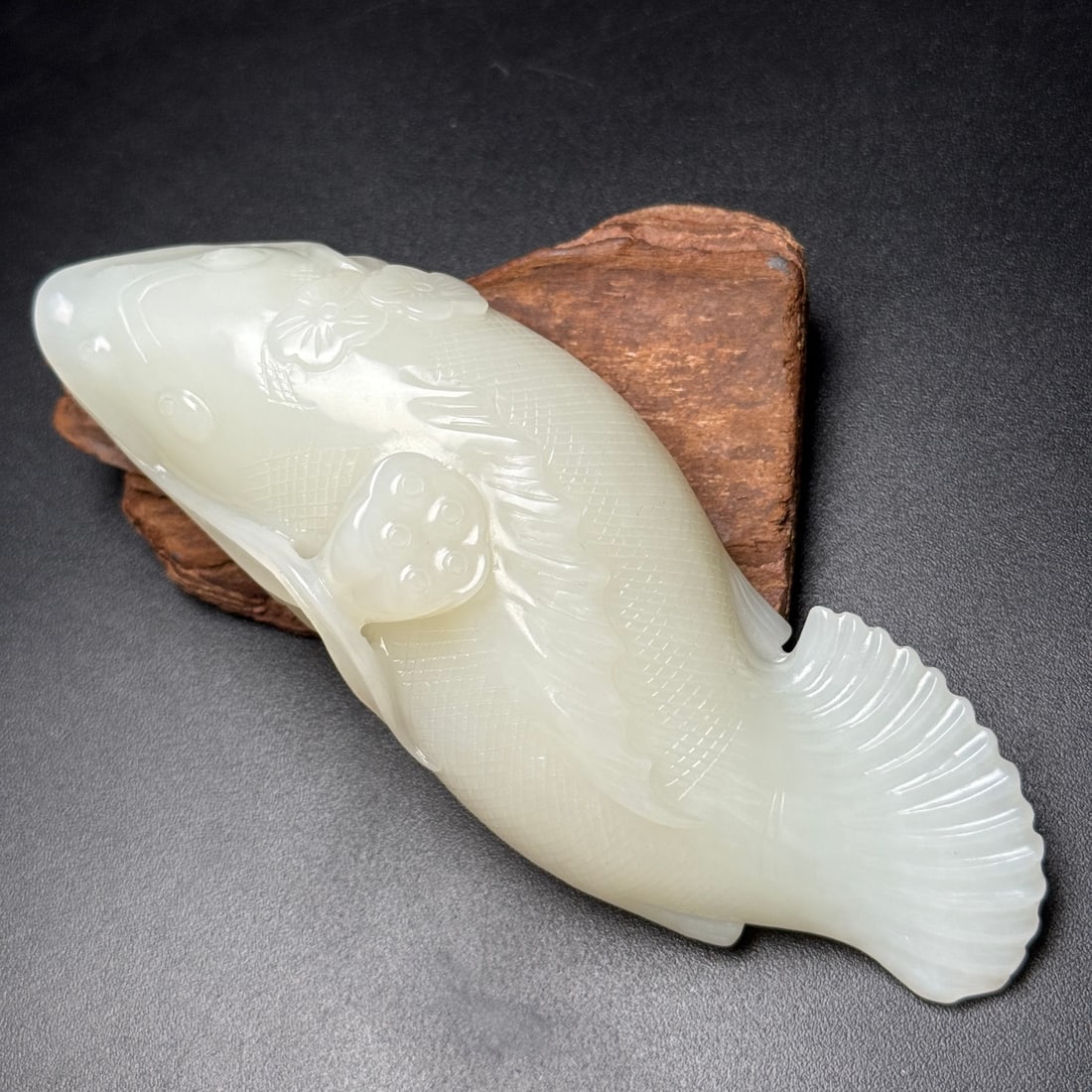 Old White Hetian Jade Fish Pendant Statue - 6