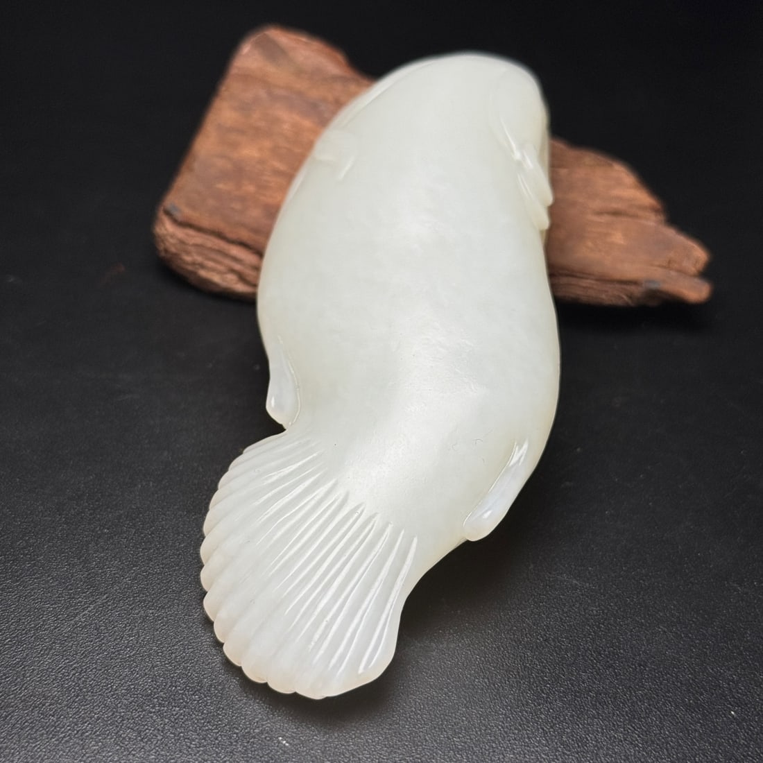 Old White Hetian Jade Fish Pendant Statue - 7