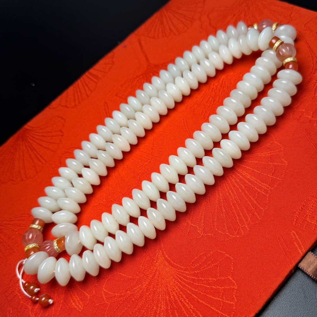 Vintage Hetian Jade & Agate Necklace w Box: Title: Vintage Hetian Jade & Agate Necklace w Box Origin: Chinese Date/Period: After1800 Materials: Hetian Jade,Agate Dimensions: 15x7.5(mm) 0.59x0.30(inches) Weight 0.68 lbs/308g Reserve: $1,199.00