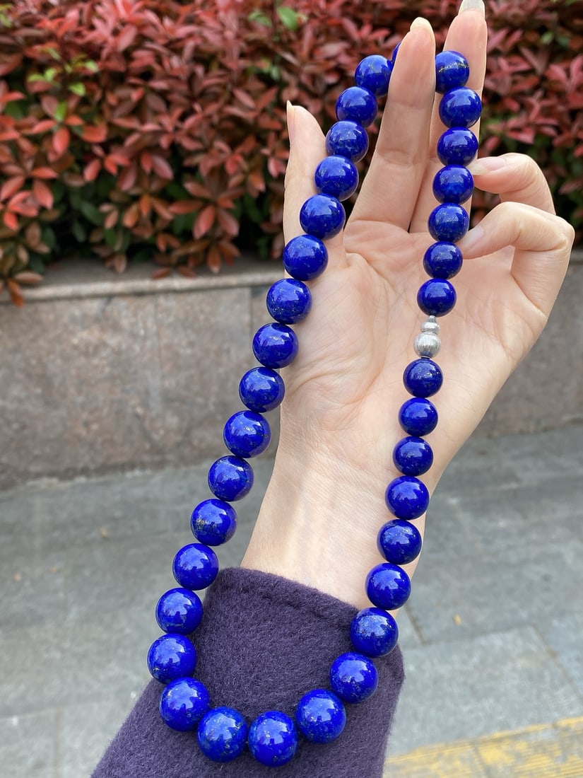 Natural Lapis Lazuli Beads Necklace: Title: Natural Lapis Lazuli Beads Necklace Origin: Chinese Date/Period: After2020 Materials: Lapis Lazuli Dimensions: 13-16.5(mm) 0.51-0.65(inches) Weight 0.40 lbs/180g Reserve: $699.00 Shipping: