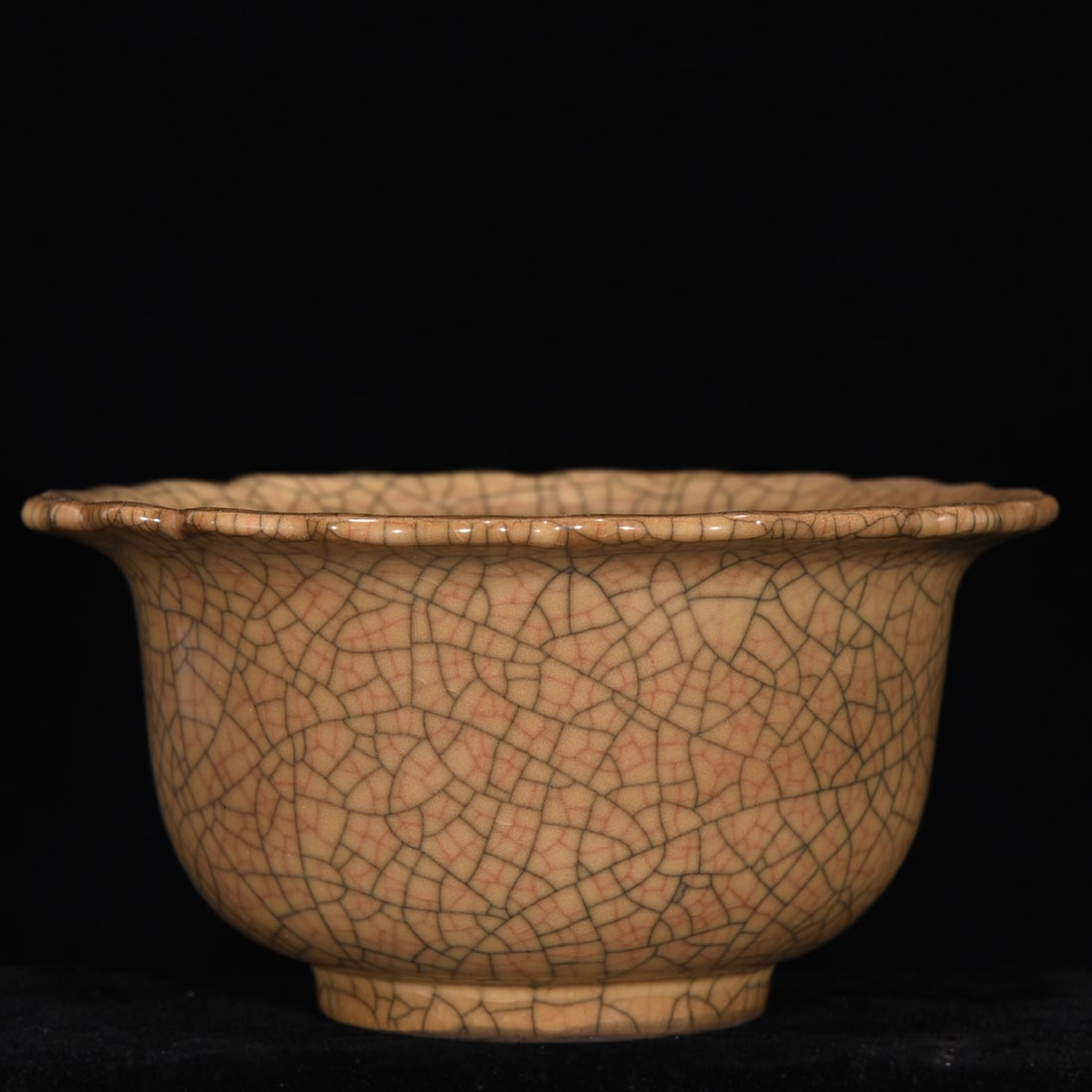 Ge Kiln Porcelain Bowl: Title: Ge Kiln Porcelain Bowl Origin: Chinese Date/Period: After1900 Materials: Porcelain Dimensions: 155x75(mm) 6.10x2.95(inches) Reserve: $279.00 Shipping: Domestic: Shipping rates are determined