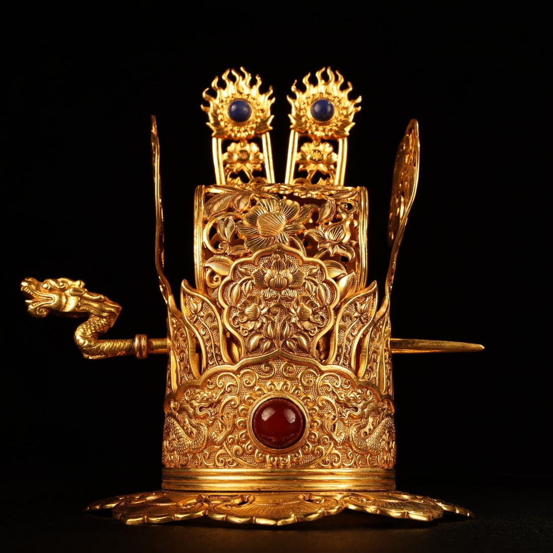 Vintage Gilt Gold Bronze Hairpin Statue: Title: Vintage Gilt Gold Bronze Hairpin Statue Origin: Chinese Date/Period: After1900 Materials: Gilt Gold Bronze Dimensions: 130x115(mm) 5.12x4.53(inches) Weight 1.08 lbs/489g Reserve: $468.00