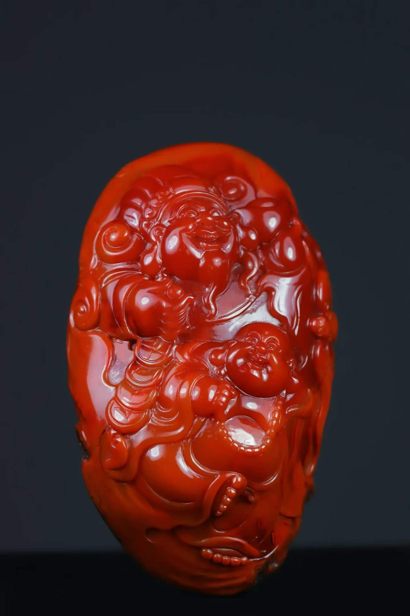 Nanhong Agate Hand Carved Buddha Pendant with Certificate: Title: Nanhong Agate Hand Carved Buddha Pendant with Certificate Origin: Chinese Date/Period: After2026 Materials: Nanhong Agate Dimensions: 65x39x26(mm) 2.56x1.54x1.02(inches) Weight 0.19 lbs/86g