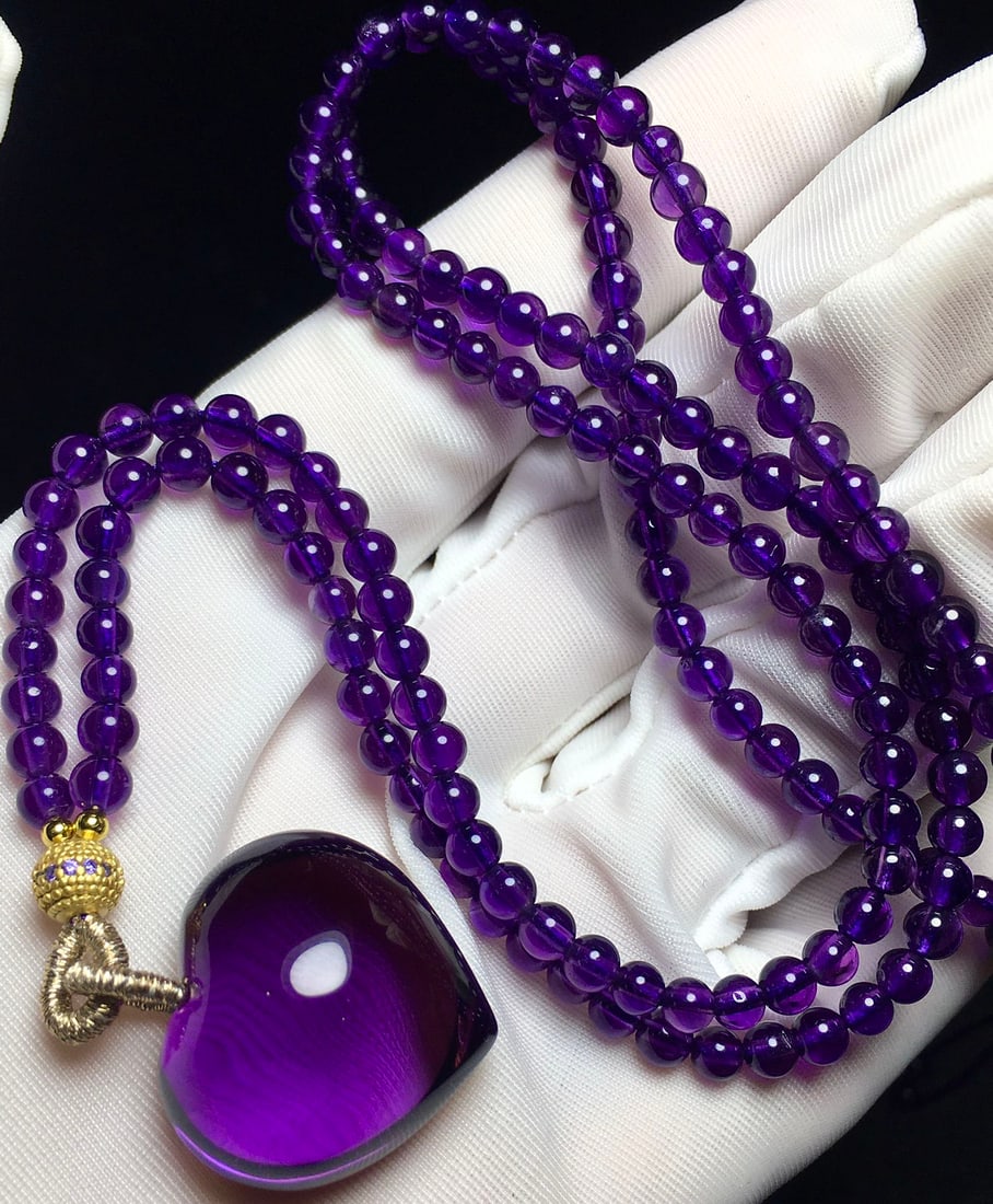 Natural Amethyst Heart-shaped Pendant & Necklace: Title: Natural Amethyst Heart-shaped Pendant & Necklace Origin: Chinese Date/Period: After2020 Materials: Amethyst Dimensions: 21.5x22.7x16.7(mm) 0.85x0.89x0.66(inches) Weight 0.05 lbs/24.2g Reserve: 