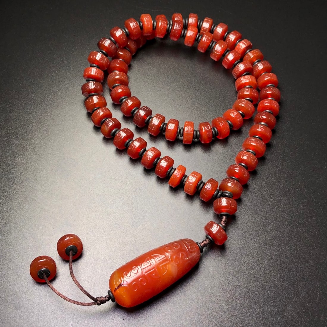 Red Agate Lezi Pendant & Necklace: Title: Red Agate Lezi Pendant & Necklace Origin: Chinese Date/Period: After2000 Materials: Agate Dimensions: 13x7(mm) 0.51x0.28(inches) Reserve: $120.00 Shipping: Domestic: Shipping rates are det
