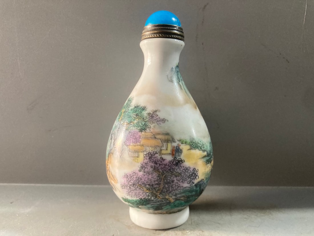 Old Famille Rose Mountain River Scene Design Porcelain Snuff Bottle: Title: Old Famille Rose Mountain River Scene Design Porcelain Snuff Bottle Origin: Chinese Date/Period: After1900 Materials: Porcelain Dimensions: 80x40(mm) 3.15x1.57(inches) Reserve: $189.00