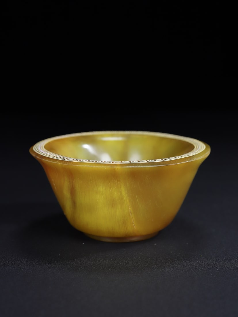 Old Ox Horn Bowl: Title: Old Ox Horn Bowl Origin: Chinese Date/Period: After1910 Materials: Ox Horn Dimensions: 100x50x10(mm) 3.94x1.97x0.39(inches) Weight 0.42 lbs/190g Reserve: $259.00 Shipping: Domestic: Shipping
