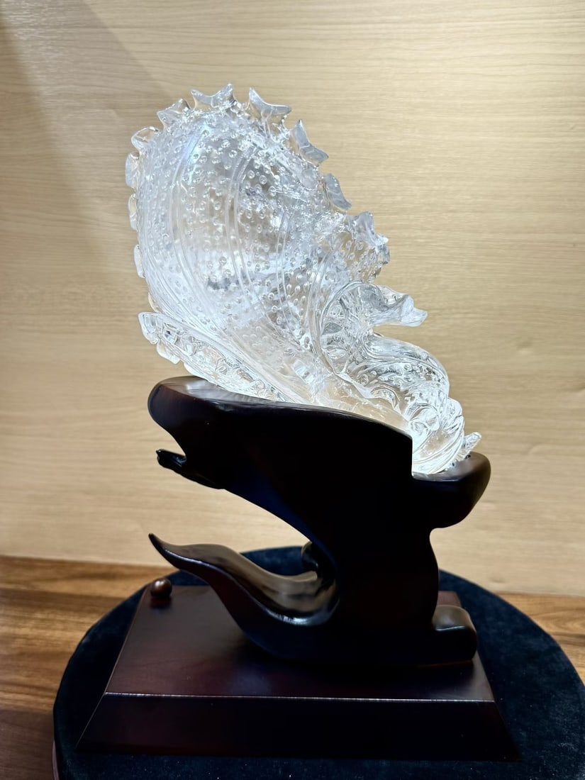 White Crystal Hand Carved Fortune Cabbage Statue: Title: White Crystal Hand Carved Fortune Cabbage Statue Origin: Chinese Date/Period: After2026 Materials: Crystal Dimensions: 230x160x85(mm) 9.06x6.30x3.35(inches) Weight 5.03 lbs/2280g Reserve: