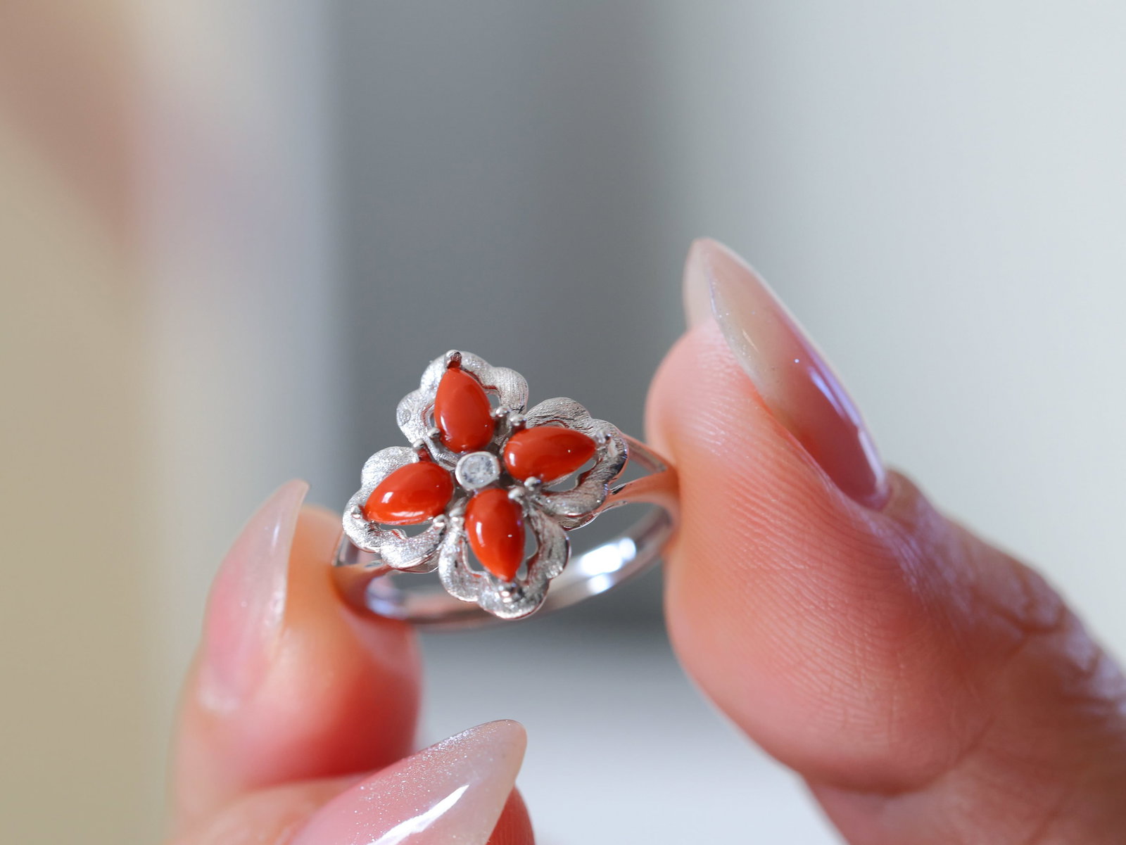 Silver Inlay Nanhong Agate Ring: Title: Silver Inlay Nanhong Agate Ring Origin: Chinese Date/Period: After2026 Materials: Silver,Nanhong Agate Dimensions: 15.5x15(mm) 0.61x0.59(inches) Reserve: $88.00 Shipping: Domestic: Shipping