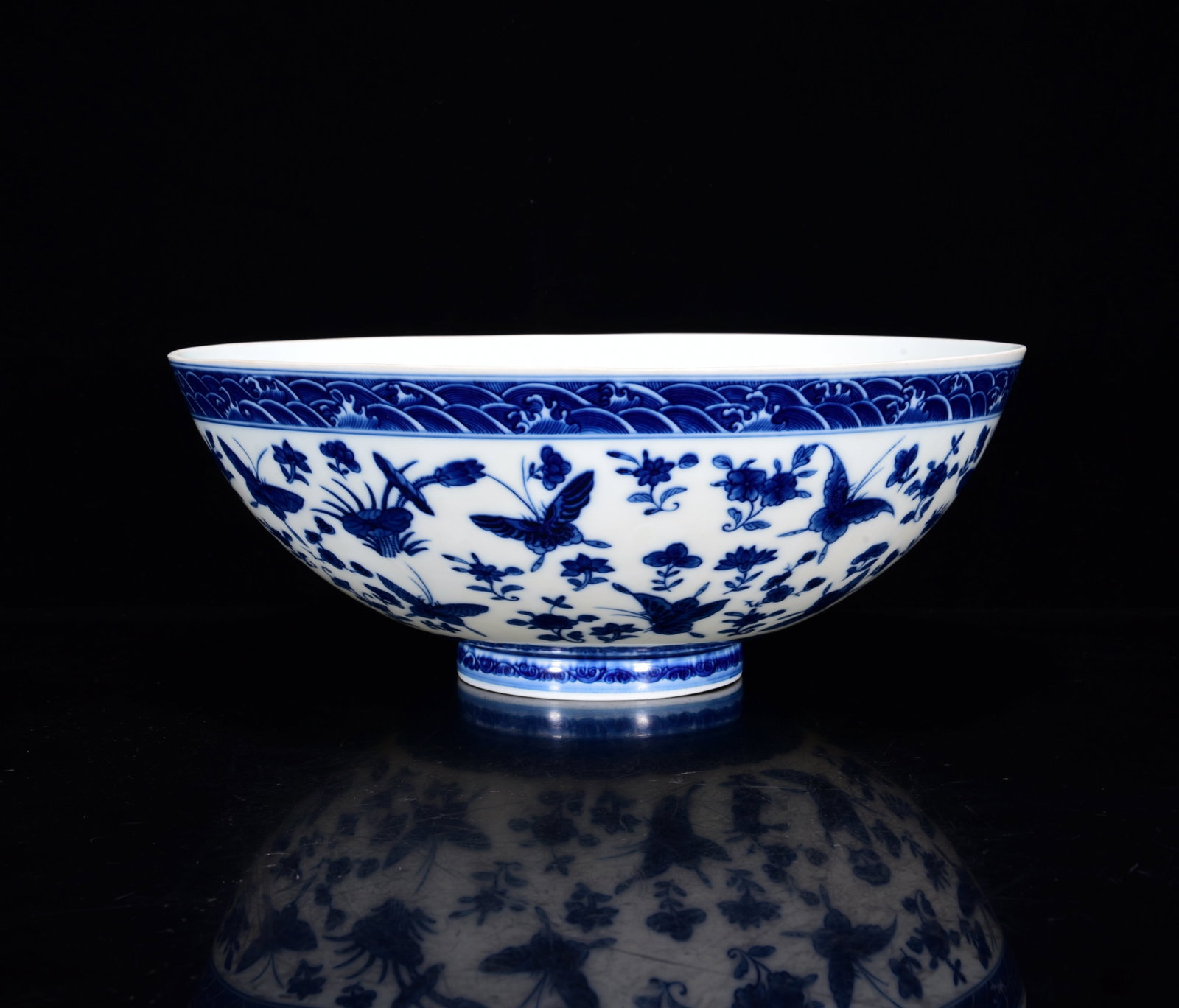 Blue and White Porcelain Butterfly Bowl: Title: Blue and White Porcelain Butterfly Bowl Origin: Chinese Date/Period: After1900 Materials: Porcelain Dimensions: 300x120(mm) 11.81x4.72(inches) Reserve: $799.00 Shipping: Domestic: Shipping