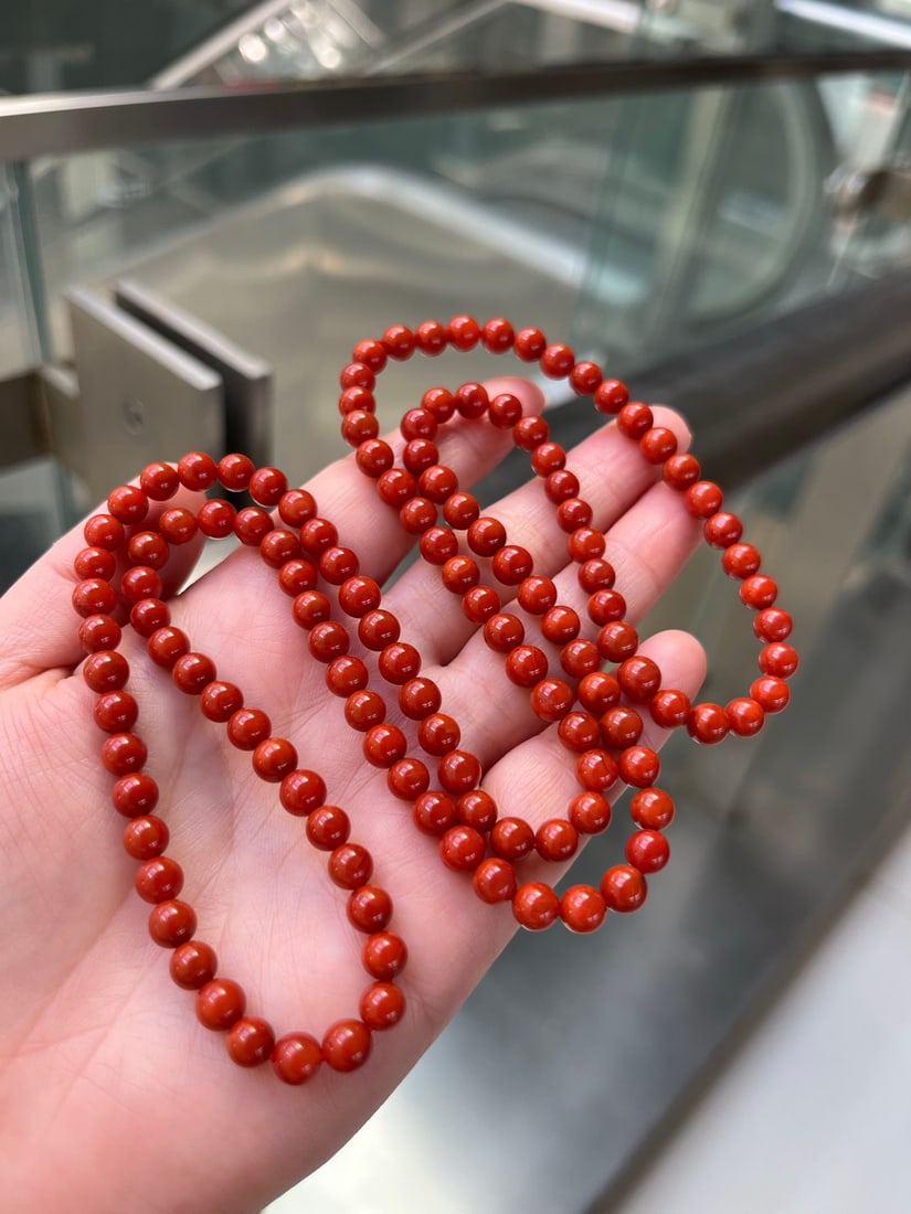 5.3mm Nanhong Agate Beads Hand Chain Necklace: Title: 5.3mm Nanhong Agate Beads Hand Chain Necklace Origin: Chinese Date/Period: After2026 Materials: Nanhong Agate Dimensions: 5.3(mm) 0.21(inches) Weight 0.07 lbs/31.3g Reserve: $289.00 Shipping: