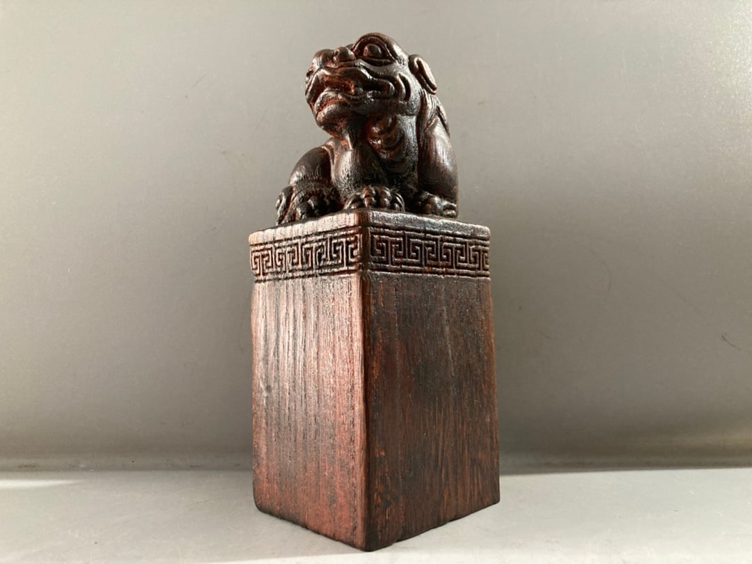 Vintage Bamboo Beast Seal Statue: Title: Vintage Bamboo Beast Seal Statue Origin: Chinese Date/Period: After1900 Materials: Bamboo Dimensions: 160x60(mm) 6.30x2.36(inches) Reserve: $279.00 Shipping: Domestic: Shipping rates are