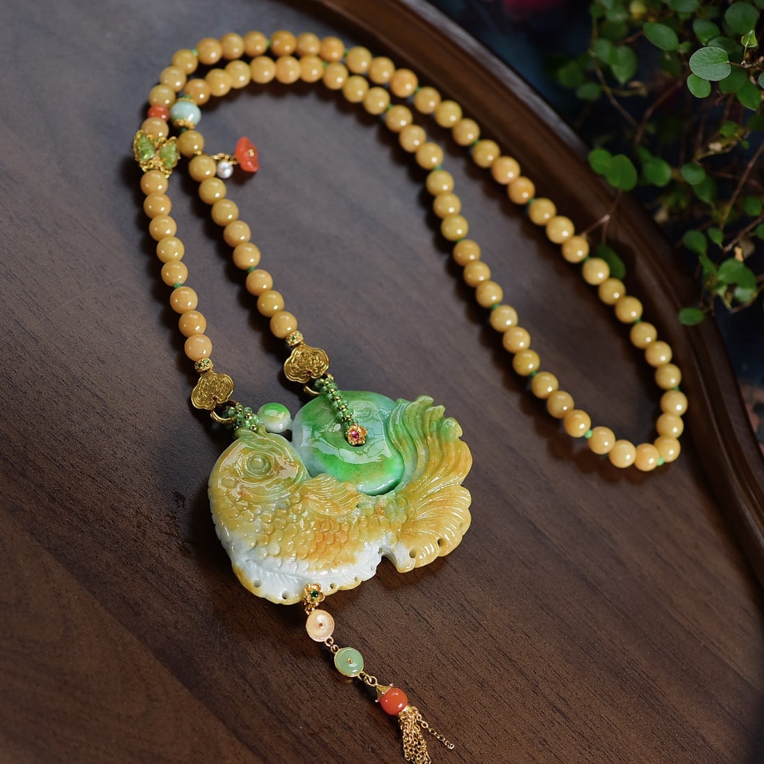 Yellow Green Jadeite Hand Carved Fish Pendant: Title: Yellow Green Jadeite Hand Carved Fish Pendant Origin: Chinese Date/Period: After2026 Materials: Jadeite Dimensions: 68.3x51x13.3(mm) 2.69x2.01x0.52(inches) Reserve: $669.00 Shipping: Domes