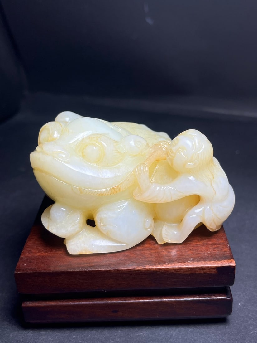 Old Hetian Jade Toad & Liuhai Statue (1 of 9)