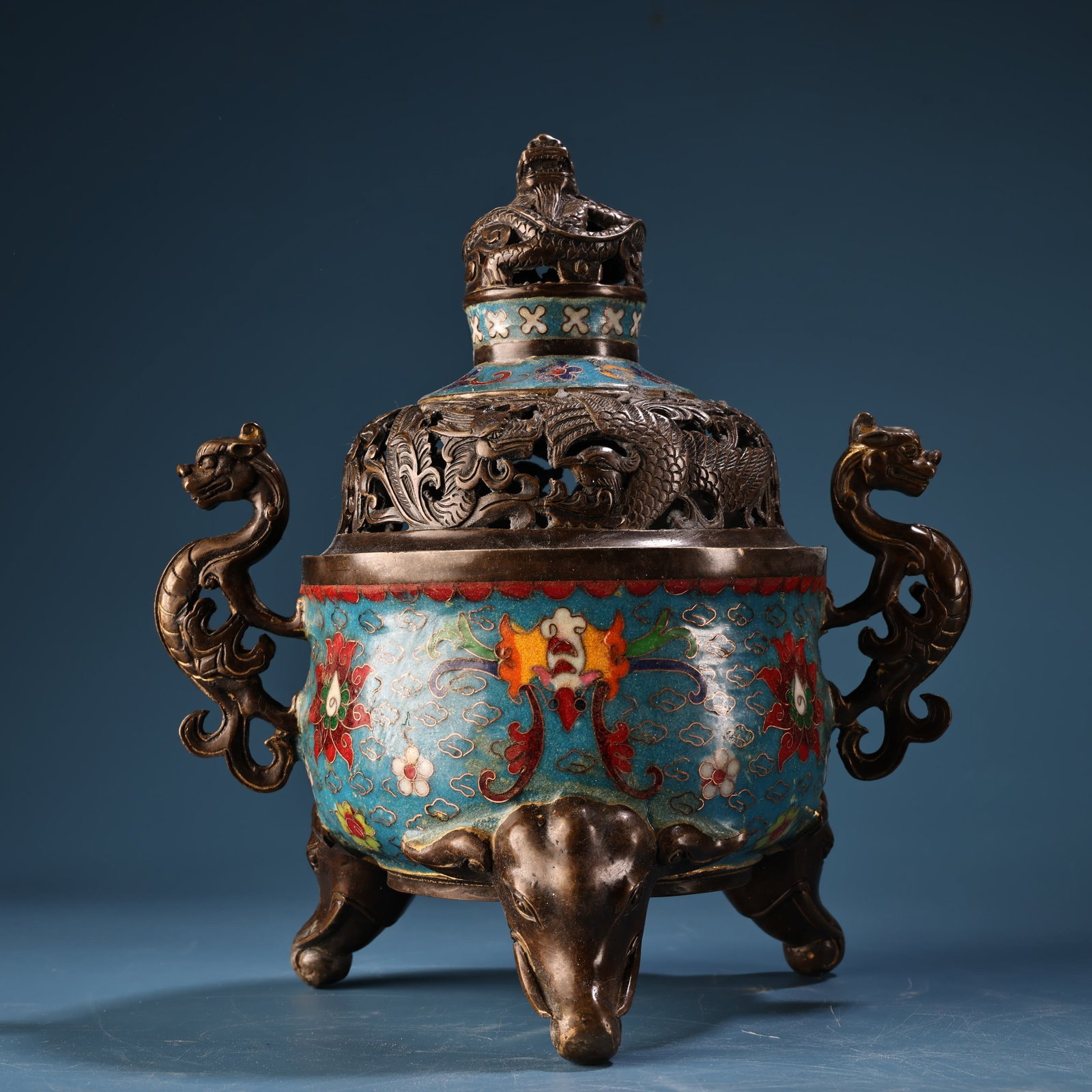 Vintage Bronze Cloisonne Dragon Phoenix Incense Burner: Title: Vintage Bronze Cloisonne Dragon Phoenix Incense Burner Origin: Chinese Date/Period: After1920 Materials: Bronze Cloisonne Dimensions: 220x200(mm) 8.66x7.87(inches) Weight 3.97 lbs/1800g Reserve