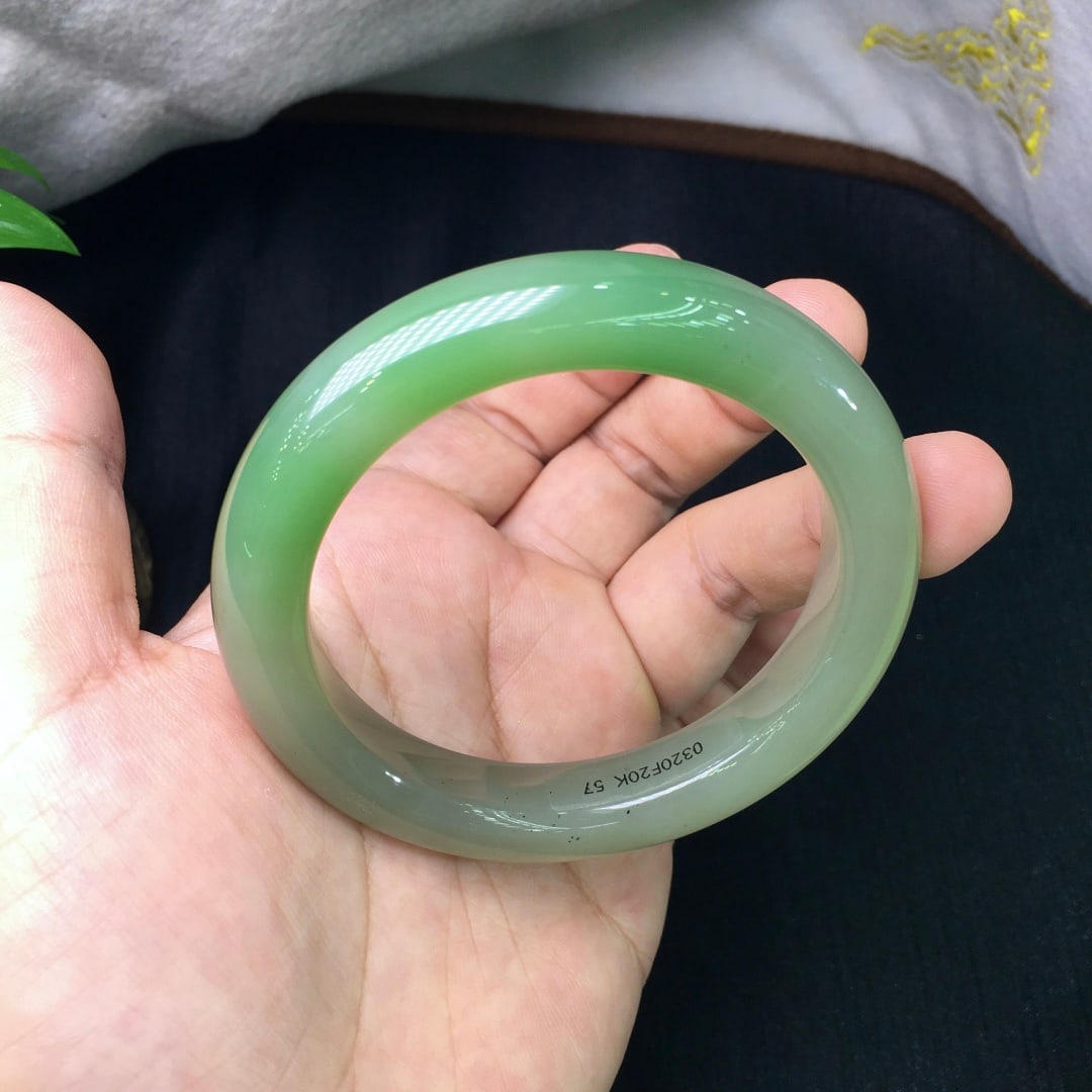 Inside Diameter 57mm Hetian Jade Bracelet: Title: Inside Diameter 57mm Hetian Jade Bracelet Origin: Chinese Date/Period: After2025 Materials: Hetian Jade Dimensions: 57x12.8x10.3(mm) 2.24x0.50x0.41(inches) Reserve: $3,599.00 Shipping: