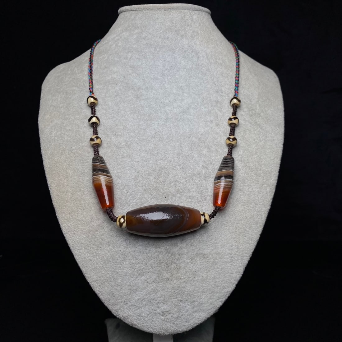 Hand knitting DZI Agate Necklace: Title: Hand knitting DZI Agate Necklace Origin: Chinese Date/Period: After1910 Materials: DZI Agate Dimensions: 45x20(mm) 1.77x0.79(inches) Reserve: $99.00 Shipping: Domestic: Shipping rates are