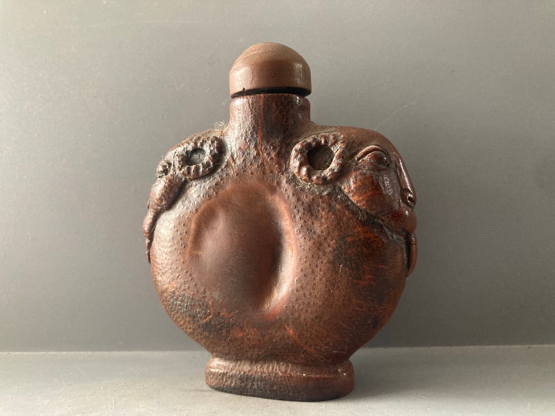 Old Bamboo Sheep Snuff Bottle: Title: Old Bamboo Sheep Snuff Bottle Origin: Chinese Date/Period: After1900 Materials: Bamboo Dimensions: 75x60(mm) 2.95x2.36(inches) Reserve: $199.00 Shipping: Domestic: Shipping rates are