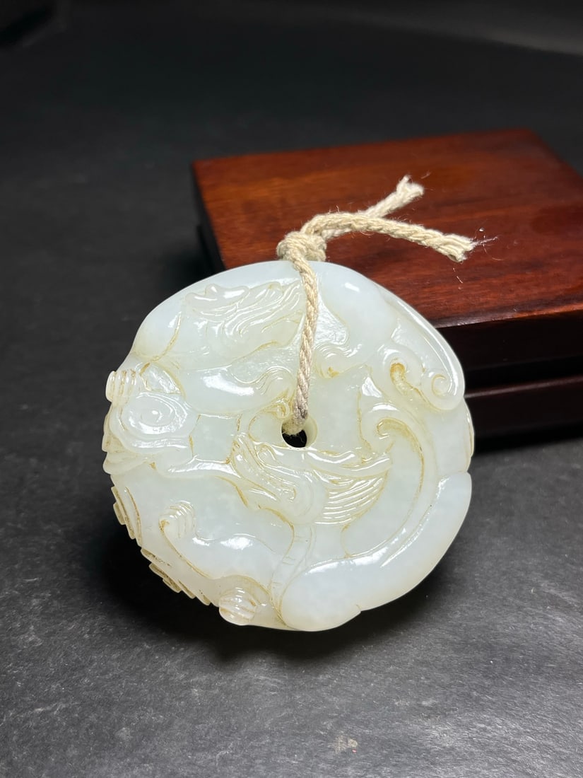 Old Hetian Jade Hand Carved Chi Dragon Pendant: Title: Old Hetian Jade Hand Carved Chi Dragon Pendant Origin: Chinese Date/Period: After1920 Materials: Hetian Jade Dimensions: 55x14(mm) 2.17x0.55(inches) Weight 0.15 lbs/70g Reserve: $599.00