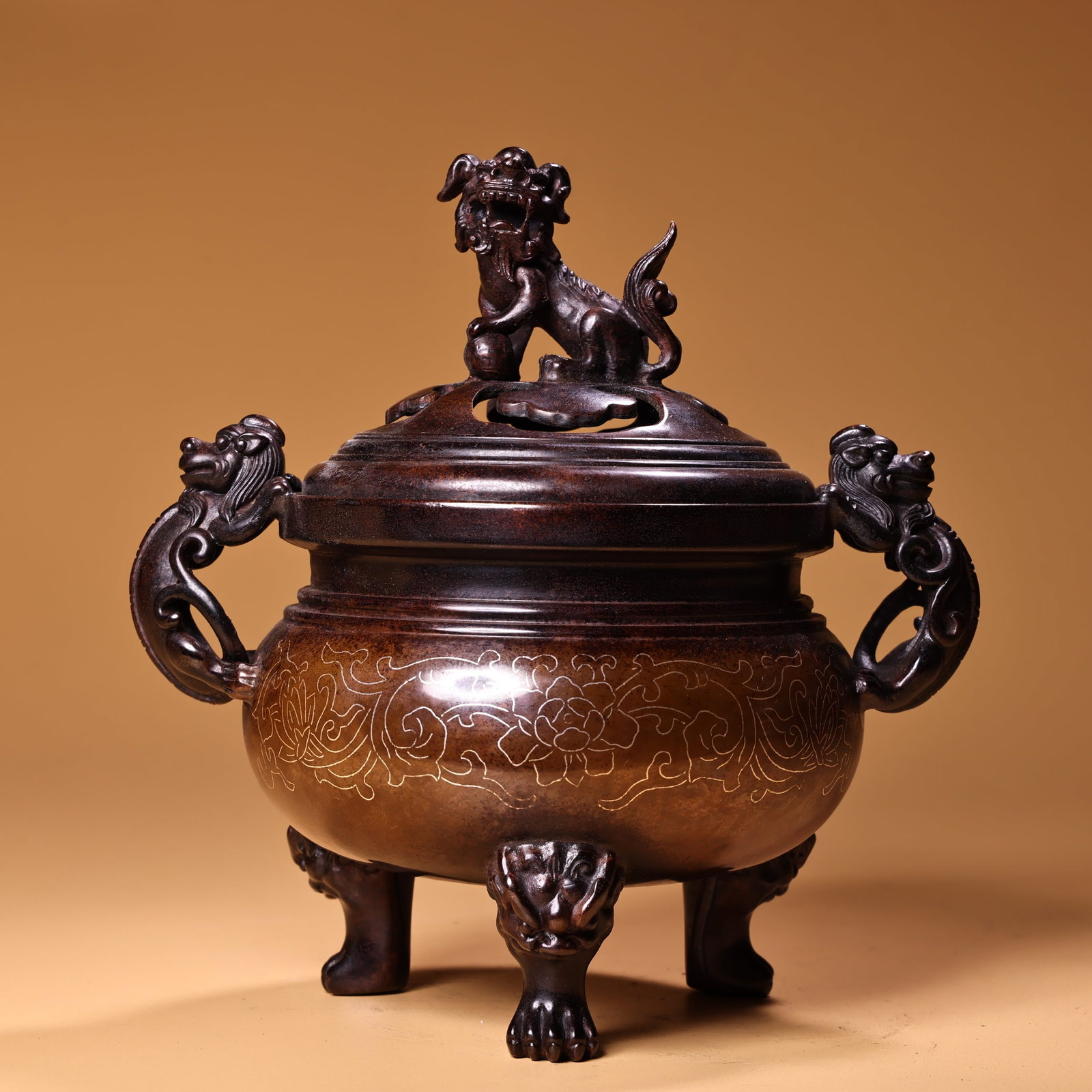 Old Red Copper Inlay Silver Wire Lion Incense Burner: Title: Old Red Copper Inlay Silver Wire Lion Incense Burner Origin: Chinese Date/Period: After1900 Materials: Red Copper,Silver Wire Dimensions: 200x190(mm) 7.87x7.48(inches) Weight 6.61 lbs/3000g