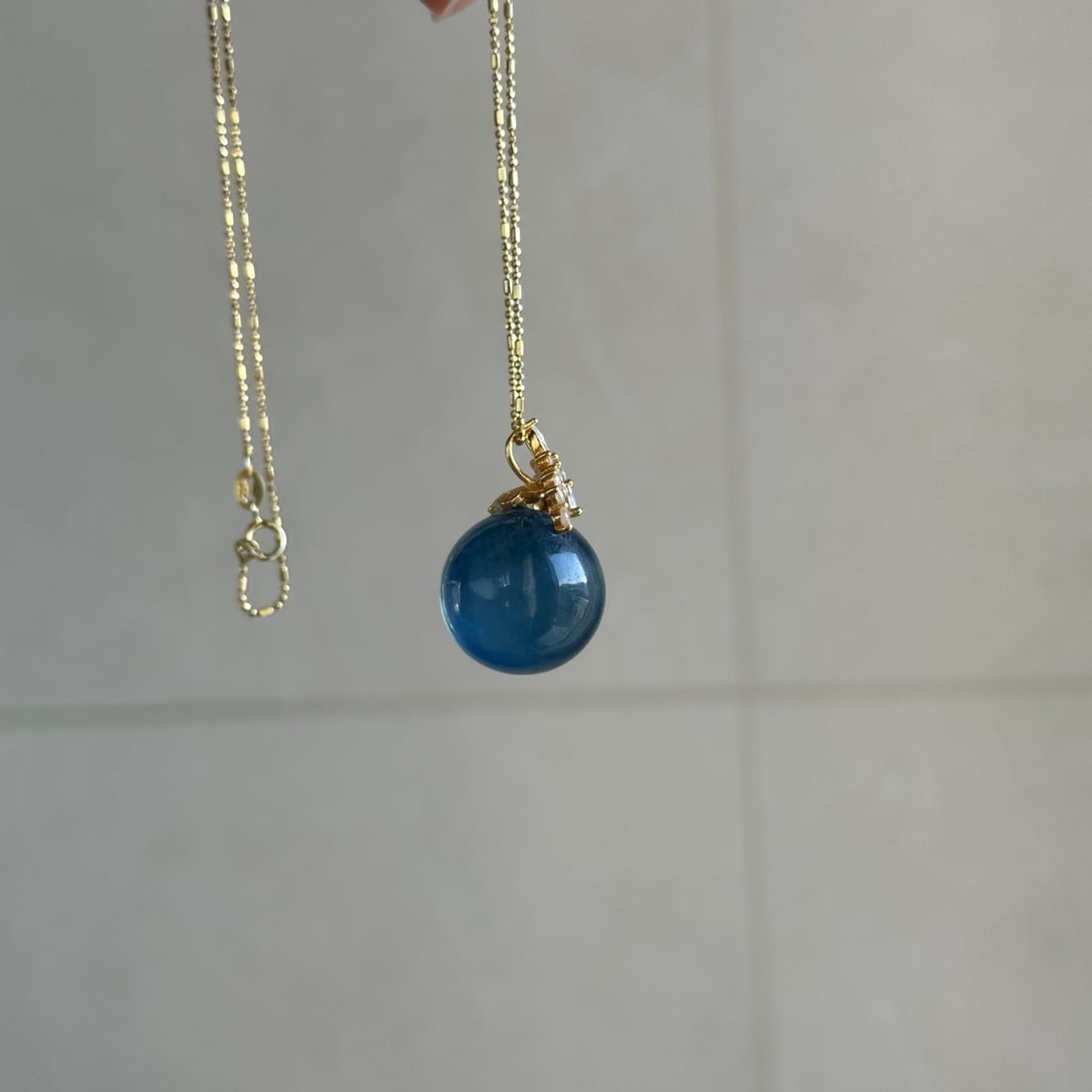 Silver Inlay Natural Aquamarine Lucky Ball Pendant: Title: Silver Inlay Natural Aquamarine Lucky Ball Pendant Origin: Chinese Date/Period: After2026 Materials: Silver,Aquamarine Dimensions: 17.8(mm) 0.70(inches) Reserve: $228.00 Shipping: Domestic: