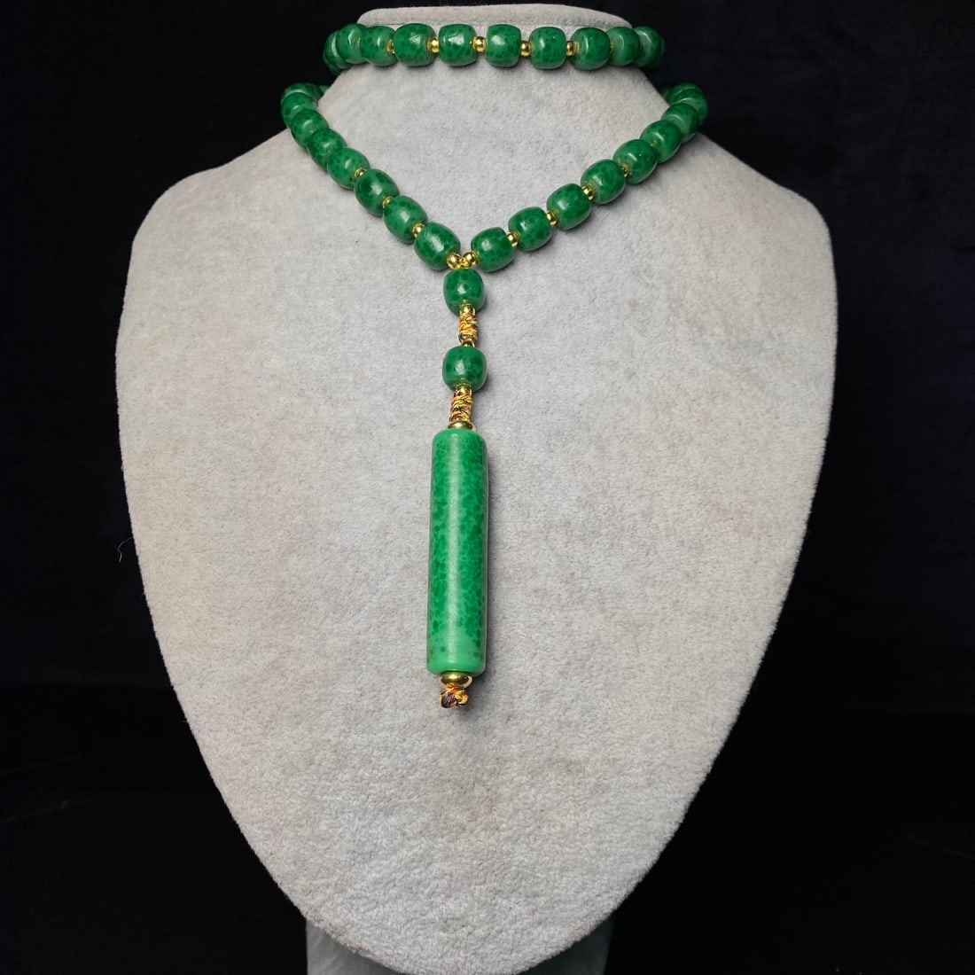 Old Blue Peking Glass Lezi Pendant & Necklace: Title: Old Blue Peking Glass Lezi Pendant & Necklace Origin: Chinese Date/Period: After1900 Materials: Peking Glass Dimensions: 55x13(mm) 2.17x0.51(inches) Reserve: $120.00 Shipping: Domestic: