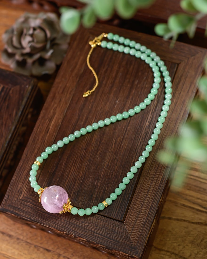 Amethyst & Green Jadeite Beads Necklace: Title: Amethyst & Green Jadeite Beads Necklace Origin: Chinese Date/Period: After2026 Materials: Amethyst & Green Jadeite Dimensions: 19(mm) 0.75(inches) Reserve: $458.00 Shipping: Domestic: Shipping