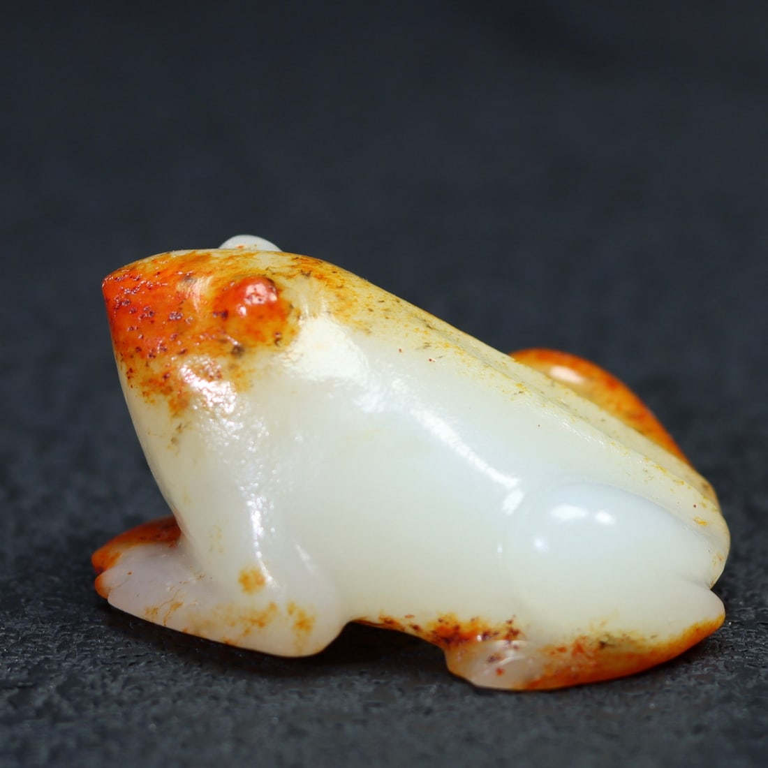 Vintage Hetian Jade Hand-Carved Pendant w Frog: Title: Vintage Hetian Jade Hand-Carved Pendant w Frog Origin: Chinese Date/Period: After1900 Materials: Hetian Jade Dimensions: 42 x 33 x 21 (mm) 1.65 x 1.30 x 0.83 (inches) Weight: 0.08 lbs/ 37.8 g