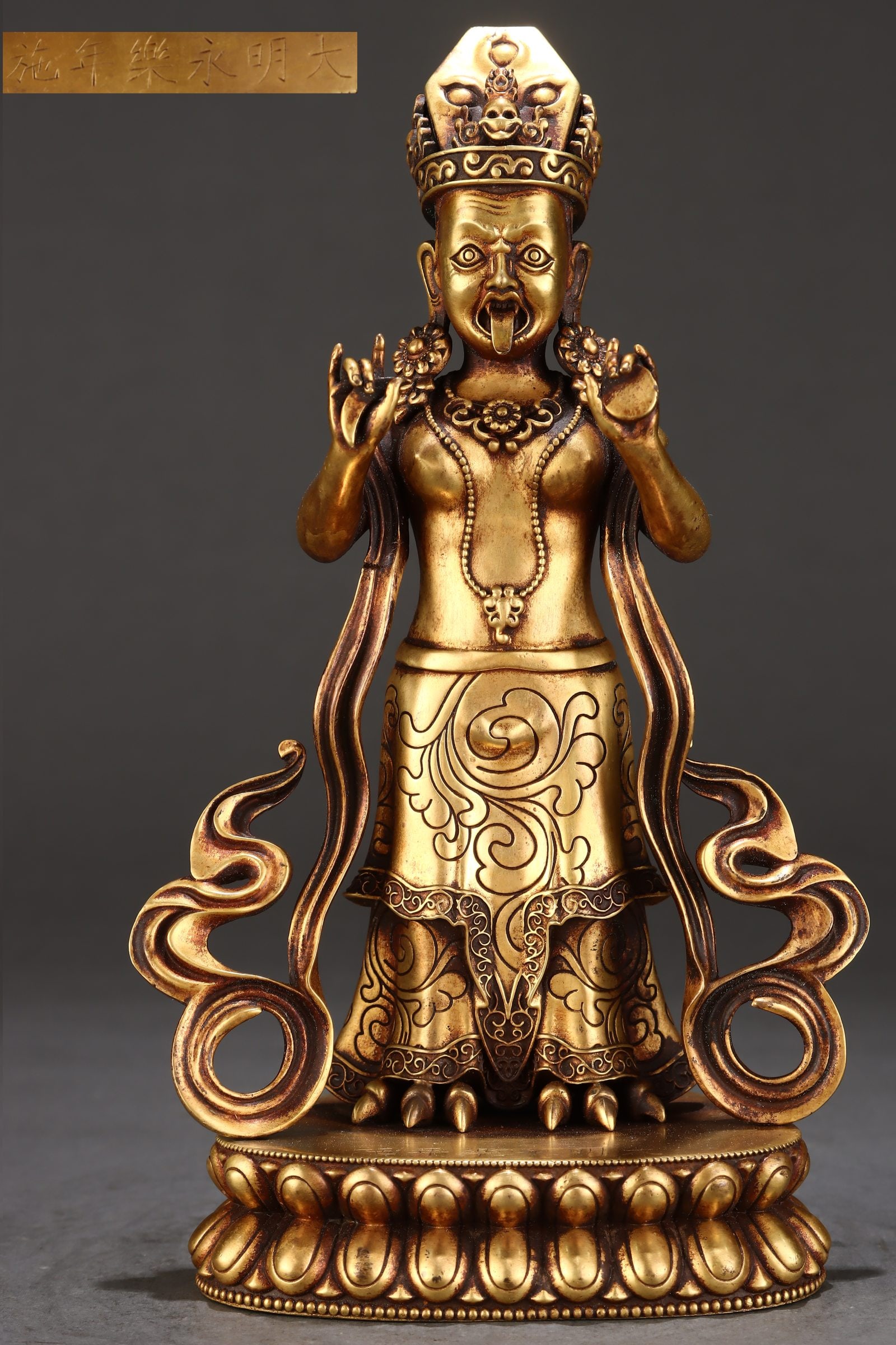 Vintage Gilt Gold Copper Buddha Statue: Title: Vintage Gilt Gold Copper Buddha Statue Origin: Chinese Date/Period: After1850 Materials: Gilt Gold Copper Dimensions: 218 x 125 (mm) 8.58 x 4.92 (inches) Weight: 3.42 lbs/ 1550 g Reserve: