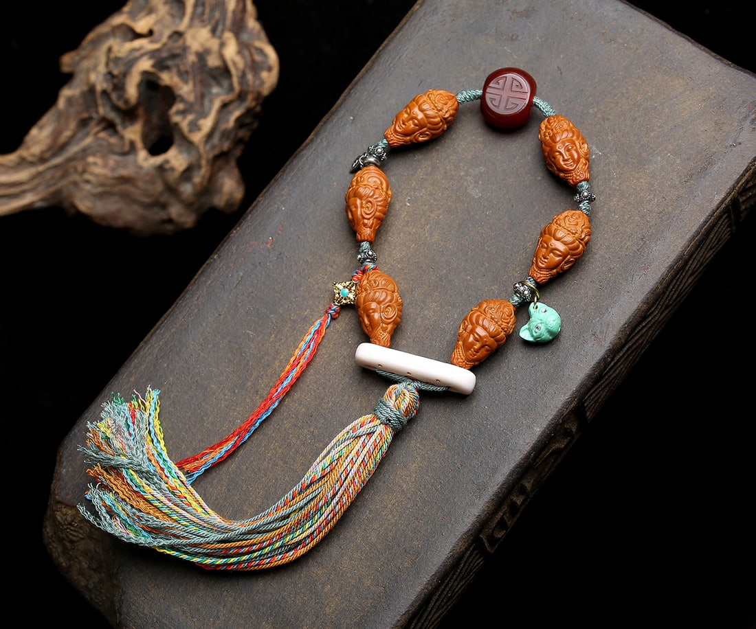 Hand Woven Olive Nut Beads Bracelet w Kwan-yin: Title: Hand Woven Olive Nut Beads Bracelet w Kwan-yin Origin: Chinese Date/Period: After2000 Materials: Olive Nut Dimensions: 27 x 14.6 (mm) 1.06 x 0.57 (inches)Weight: 0.08 lbs/ 37.8 g Reserve: $50.0