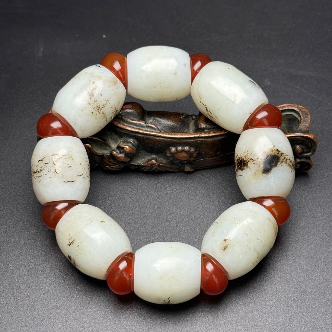 Hand Woven Hetian Jade & Agate Beads Bracelet: Title: Hand Woven Hetian Jade & Agate Beads Bracelet Origin: Chinese Date/Period: After2000 Materials: Hetian Jade & Agate Dimensions: 22 x 20 (mm) 0.87 x 0.79 (inches)Weight: 0.29 lbs/ 132 g Reserve: