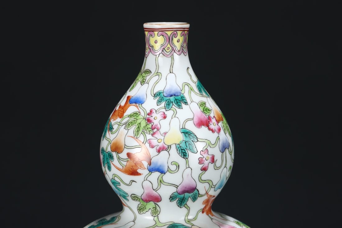 Gourd Shape Porcelain Vase Famille Rose w Gourd ,Qing Dynasty QianLong Mark - 4
