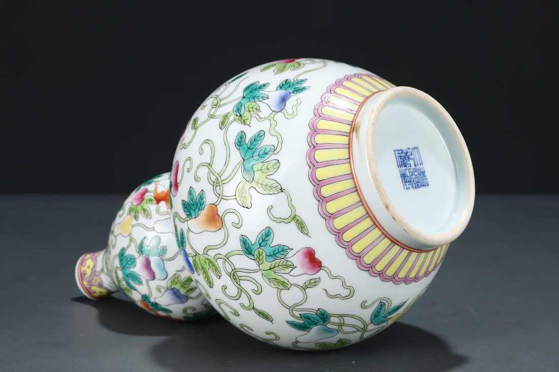 Gourd Shape Porcelain Vase Famille Rose w Gourd ,Qing Dynasty QianLong Mark - 7