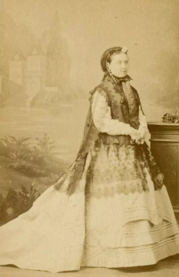 CDV Photographs Princess Victoria of Great Britain, Crown Princess of Prussia: Albumen print mounted on CDV card Dimension: Approx 6.3 x 10.3 cm Reserve: $140.00 Shipping: Domestic: Flat-rate of $19.00 to anywhere within the contiguous U.S. International: Foreign shipping rates